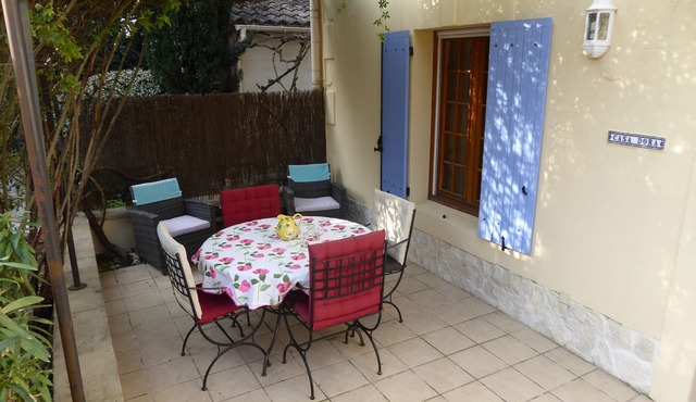 Self-Catering 2 Bedroom/2 Bathroom Apartment with AC in the Heart of Provence