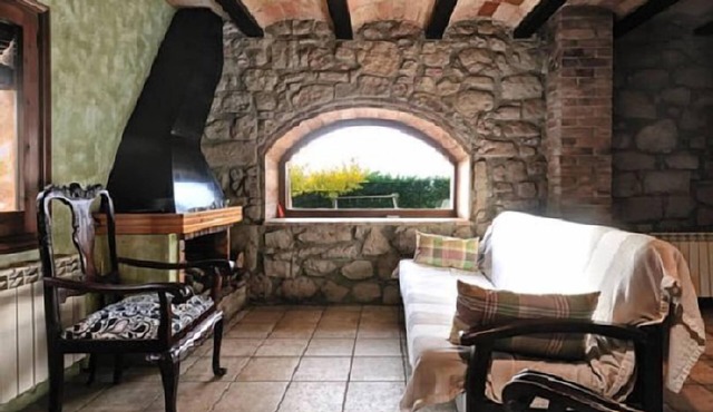 Self catering 5 Alzines for 6 people