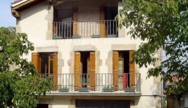 Self catering Angoiko Etxea for 10 people