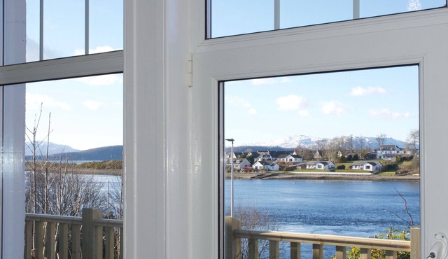 Self catering apartment with fantastic views over the sea.