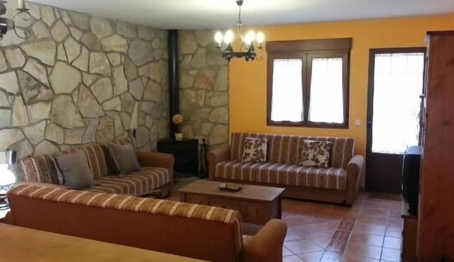 Self catering Arroyocantarranas for 13 people