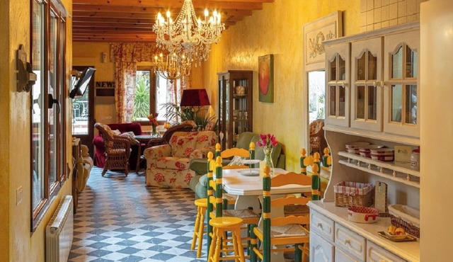 Self catering BEAUTIFUL ALAMEDAS* for 13 people