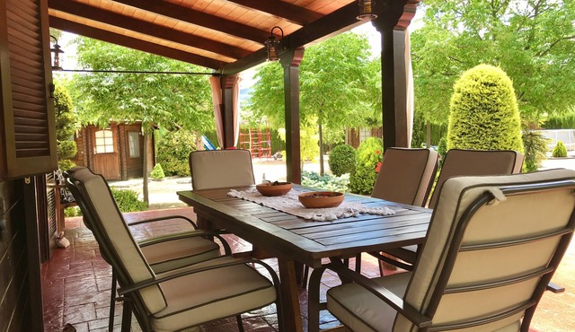 Self catering Cabaña de madera El Salse for 8 people