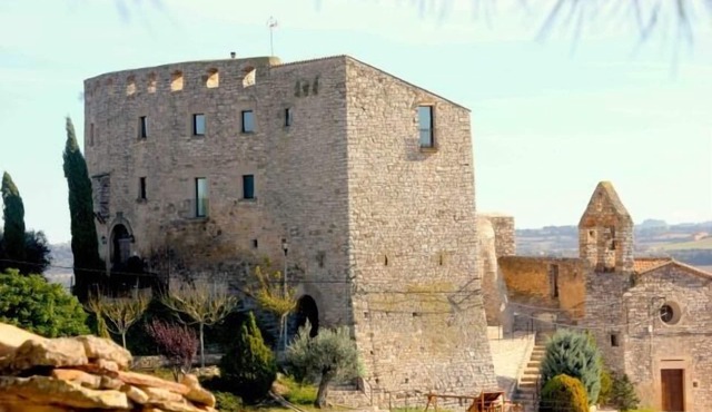 Self catering Castell de Fonolleres for 12 people