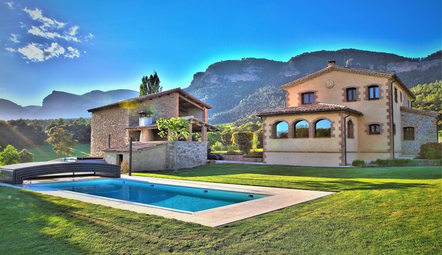 Self catering cottage Cal Griva for 17 people