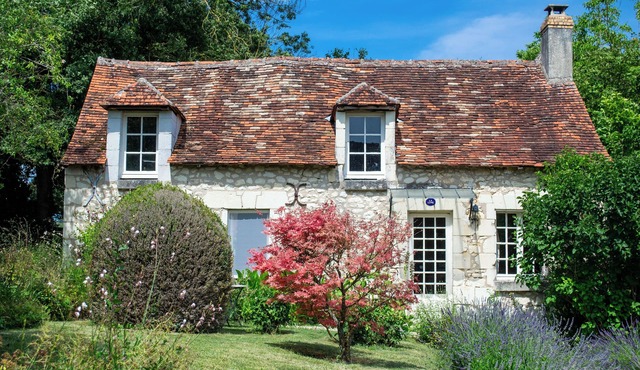 Self-catering cottage with swimming pool, near Le Grand-Pressigny, in the Loire Valley.