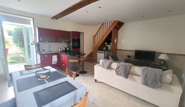 Self-catering cottage, air-conditioned, between the Loire Valley and Châteaux