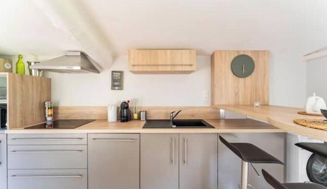 Self-catering cottage between Cevennes & Camargue | Terrace & Swimming pool