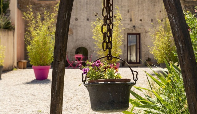 Self-catering cottage in the country for 4 to 6 people