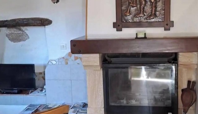 Self-catering cottages for 8 people in a medieval village