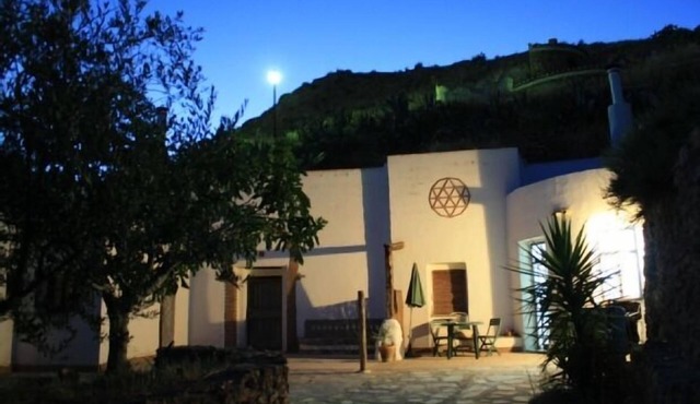Self catering Cuevas del sol for 4 people