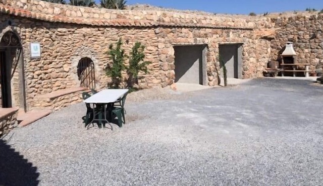 Self catering Cuevas el Torriblanco for 6 people