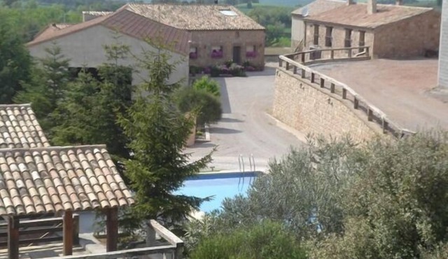 Self catering rural house Can Bartomeu 1 h from Barcelona. Private swimmingpool
