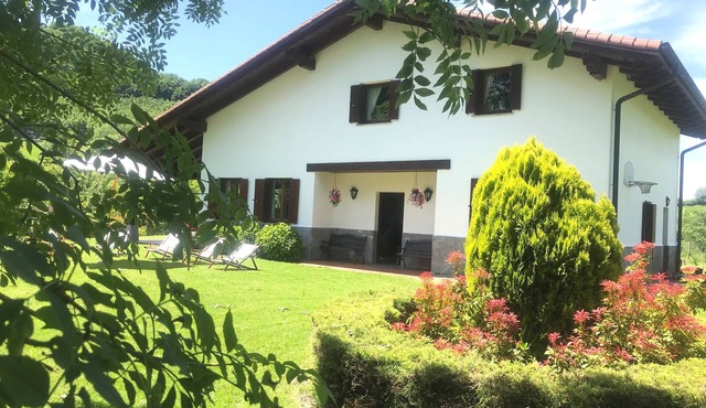 Self catering Etxaburu for 8 people