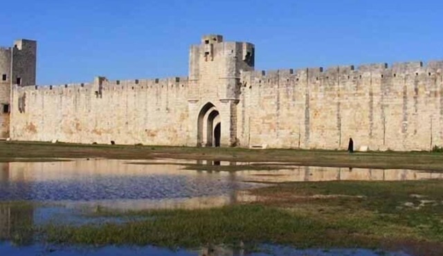 Self catering apartment in a 16th century farmhouse with pool