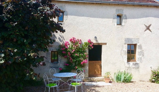 Self-catering cottage with swimming pool in Touraine
