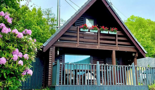 Self Catering Holiday Chalet in Lochearnhead, Mountain and Loch Views, Log Fire