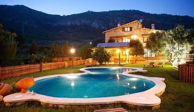 Self catering La Ginesta rural for 20 people
