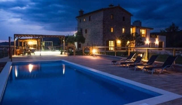 Self catering La Ribereta for 13 people
