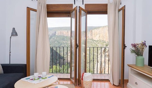 Self catering Miralrio Chulilla for 7 people MAXIMO