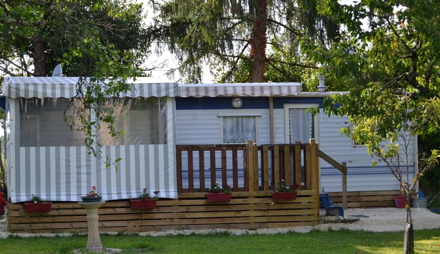 Self-catering mobile home