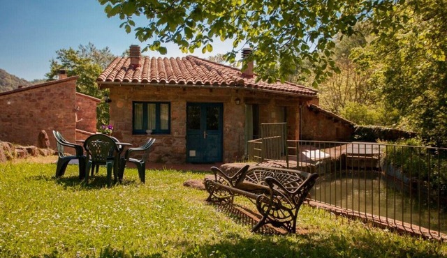 Self catering Molí de Dalt for 4-6 people with heated communal pool