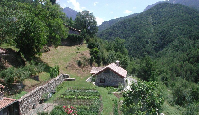 Self catering O Molín de L'Irués y A Ceresera for 4 people