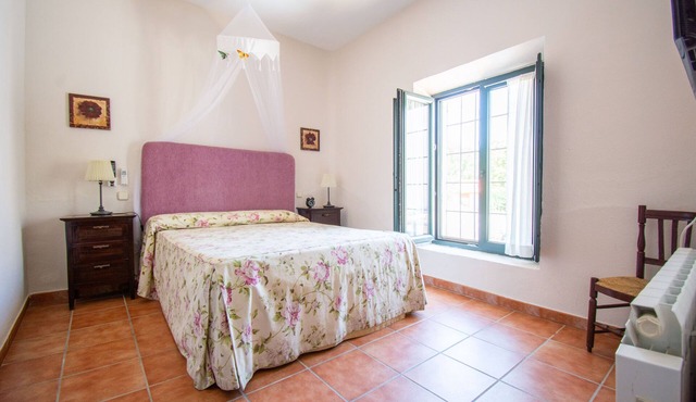 Self catering Puerta del Agua for 6 people