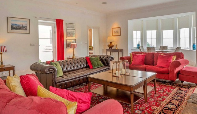 Self-catering retreat with pool, hot tub.