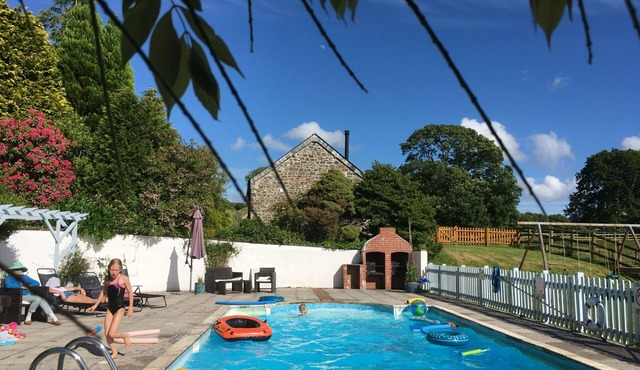Self Catering Rural Farm Cottage + Heated Pool Cornwall