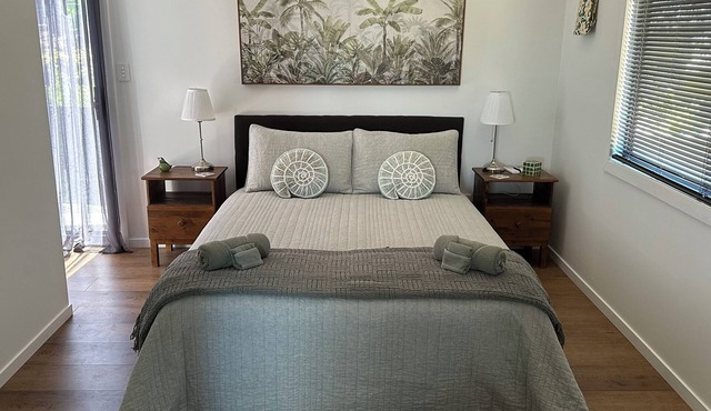 Self Check In, getaway with stunning views of Boomerang Lagoon and Mt Kooralbyn.