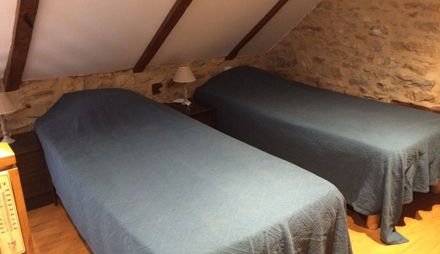 Self-contained 4-6 person gîte with shared pool