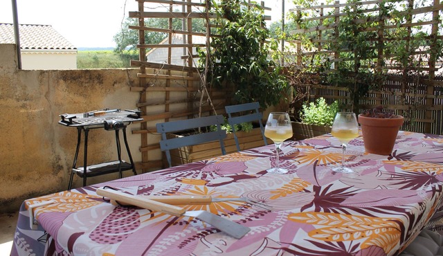 Self-contained apartment with Jacuzzi and terrace, near the Ardèche gorges