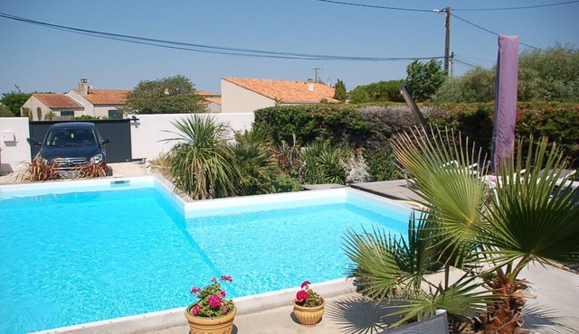Self-contained studio near the ocean with private heated pool