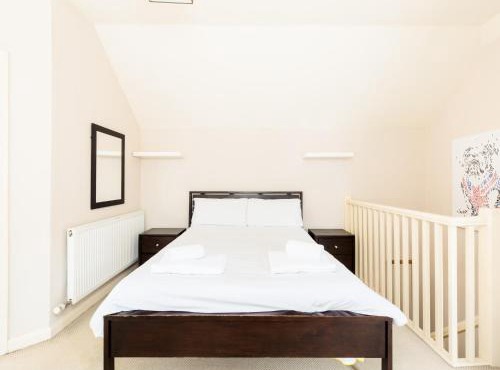 Self Contained 1 Bed Coach House - Pass the Keys