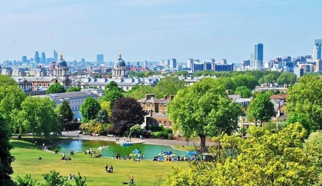 Self contained 1 bed flat next to transport for Canary Wharf and Excel