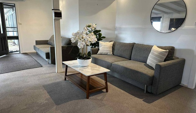 Self-contained 1-bedroom guest house on rural farmhouse property sleeps 8