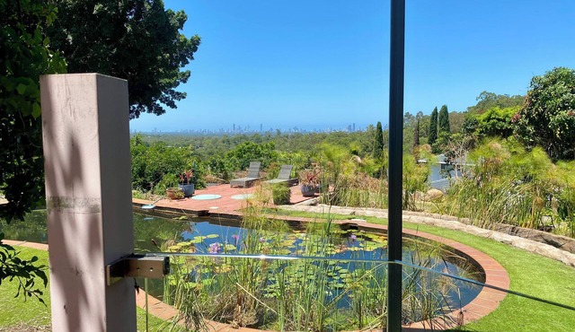 Self-Contained 1-Bedroom Retreat: Coastal Views, Aquaponics and Wildlife.