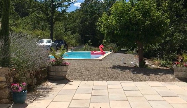 Self Contained 2 Double Bedroom Contemporary Apartment with Swimming Pool