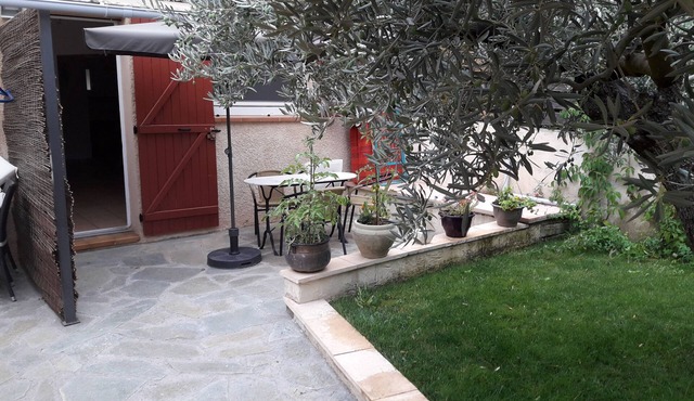 Self-contained accommodation Sous L'Olivier starting point