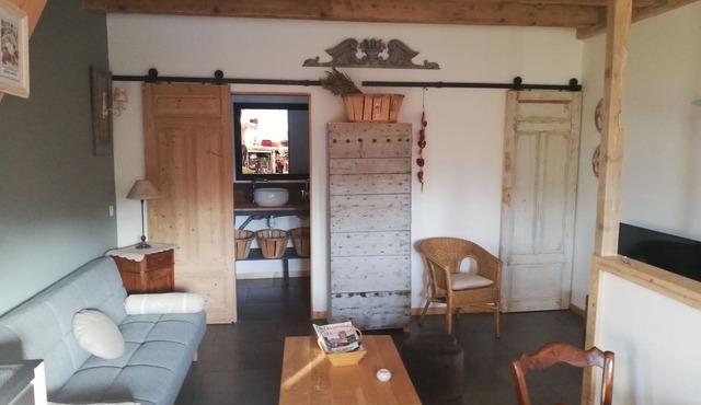 Self-contained accommodation, private grounds, jacuzzi, near Avignon, Nîmes, Arles