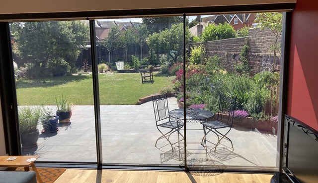 Self-contained annex close to town centre