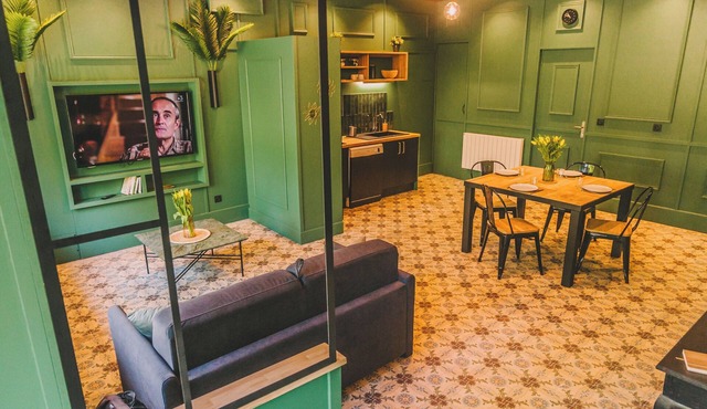 Self-contained apartment on the ground floor.