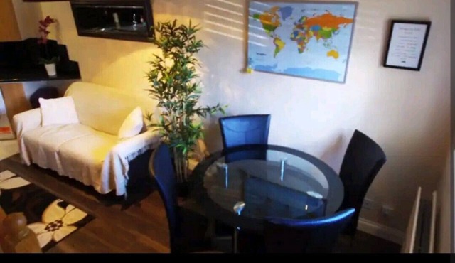 Self Contained Apartment Near Romford Queens Hospital