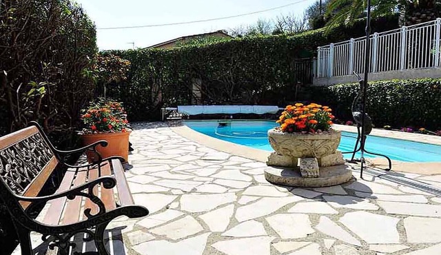 Self-contained apartment in villa 4 Pers. + 1 child, pool & garden