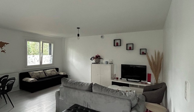 Self-contained apartment in country house