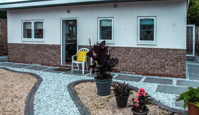 Self contained Bungalow on the edge of Sherwood Forest .