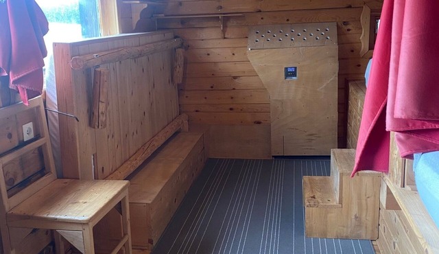 Self-contained cabin. Perched on stilts at an altitude of 1,250 m in the Haut Jurà region