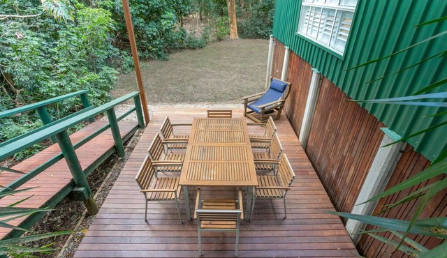 Self Contained Cottage - minutes from state forest, local village & public tpt.