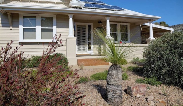 Self contained cottage close to everything